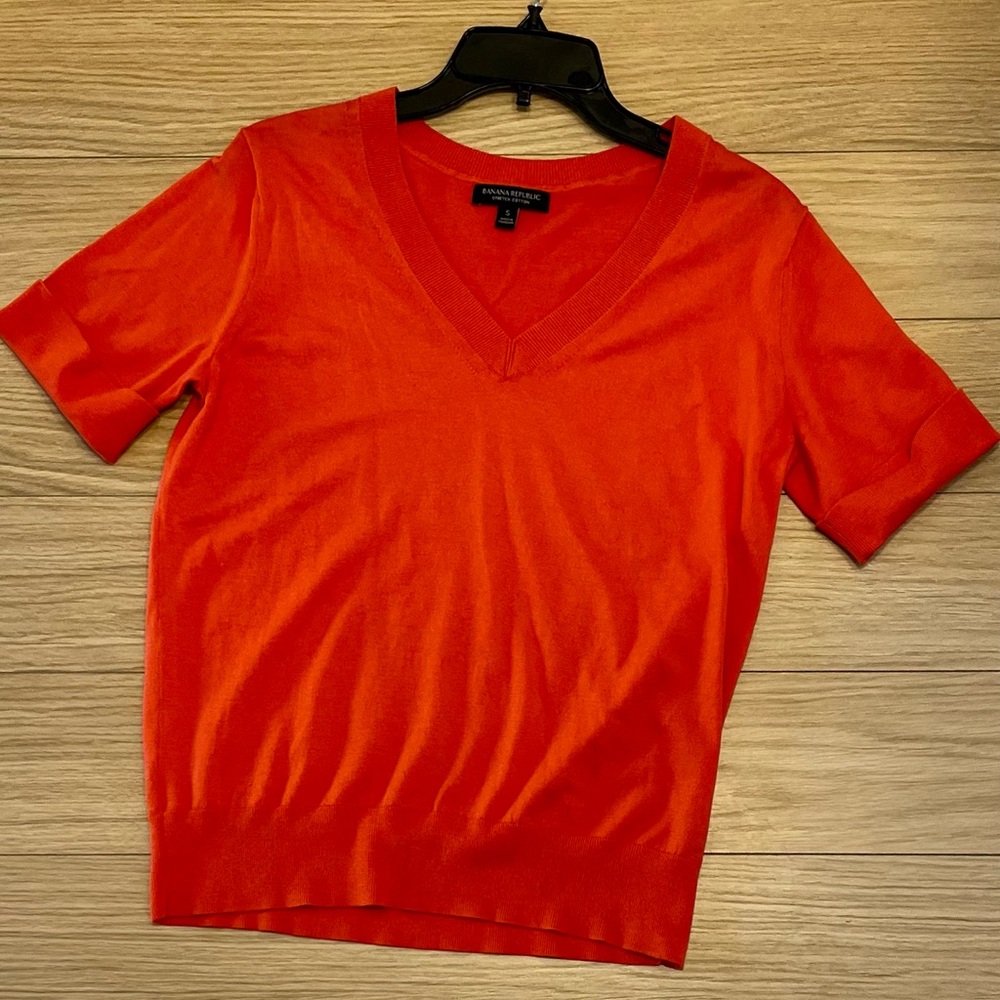LIKE NEW! Banana Republic Orange Fitted Short Sleeve T-Shirt